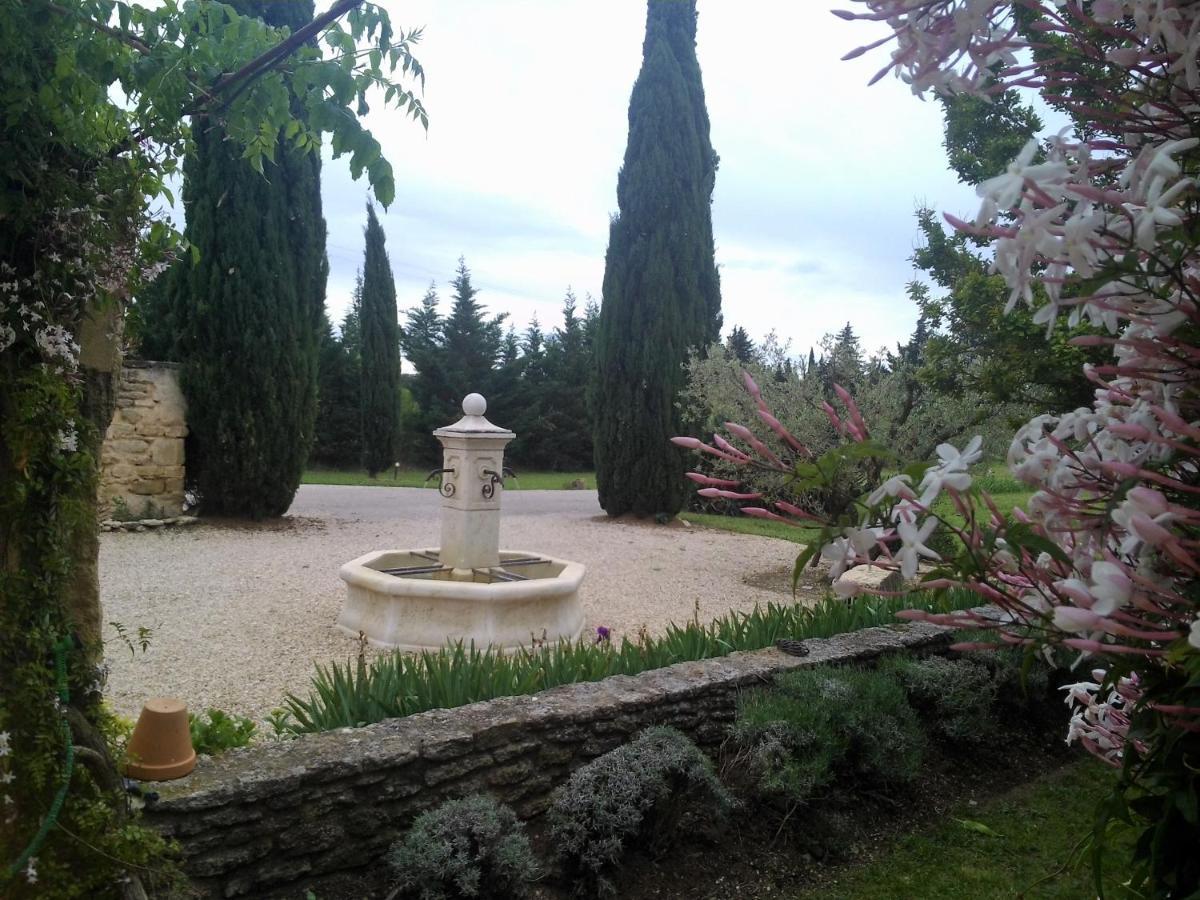 Mas des Bougainvillees Sernhac Extérieur photo