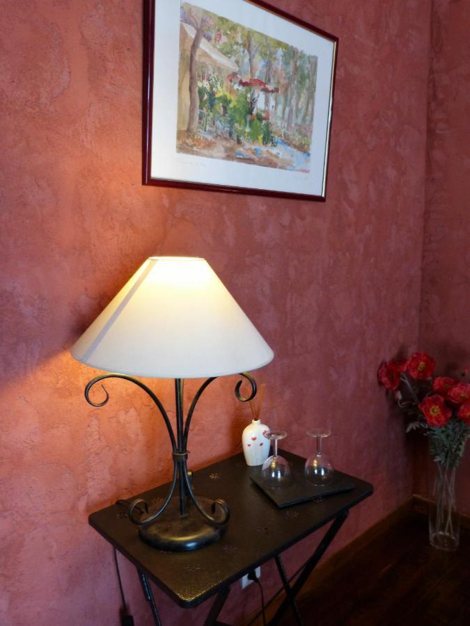 Mas des Bougainvillees Sernhac Extérieur photo
